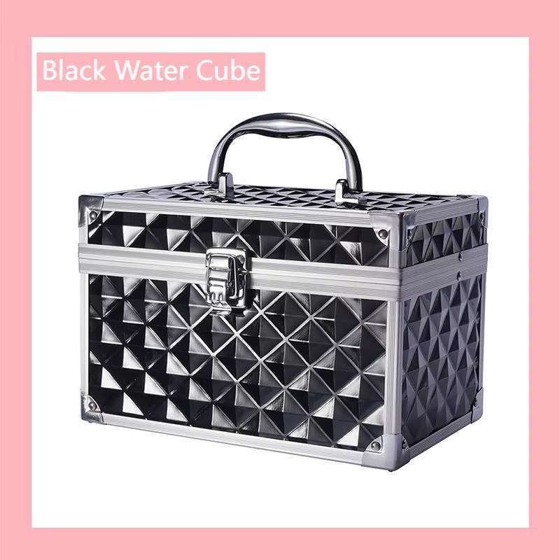 Cubo d'acqua nera