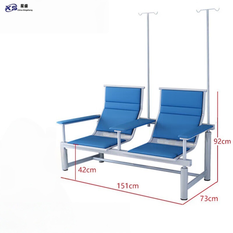 Support IV bleu biplace avec poteau d'infusion