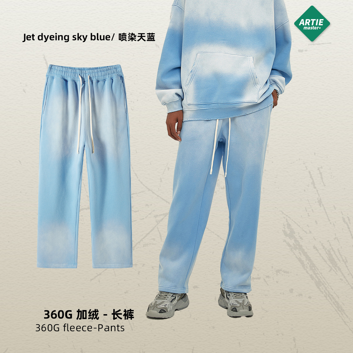 Pantaloni tinti a spruzzo di colore azzurro