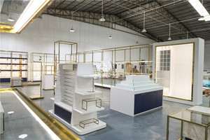 Kệ Trưng Bày Đồ Nội Thất Túi Kim Loại Màu Vàng Tùy Chỉnh Giá Trưng Bày Đá Cẩm Thạch Treo Tường Trung Tâm Mua Sắm Tùy Chỉnh Kệ Trưng Bày Cửa Hàng Hành Lý Du Lịch - Product Image 3