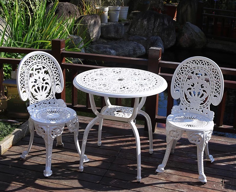 Couronne deux chaises couronne 70 table ronde-blanc