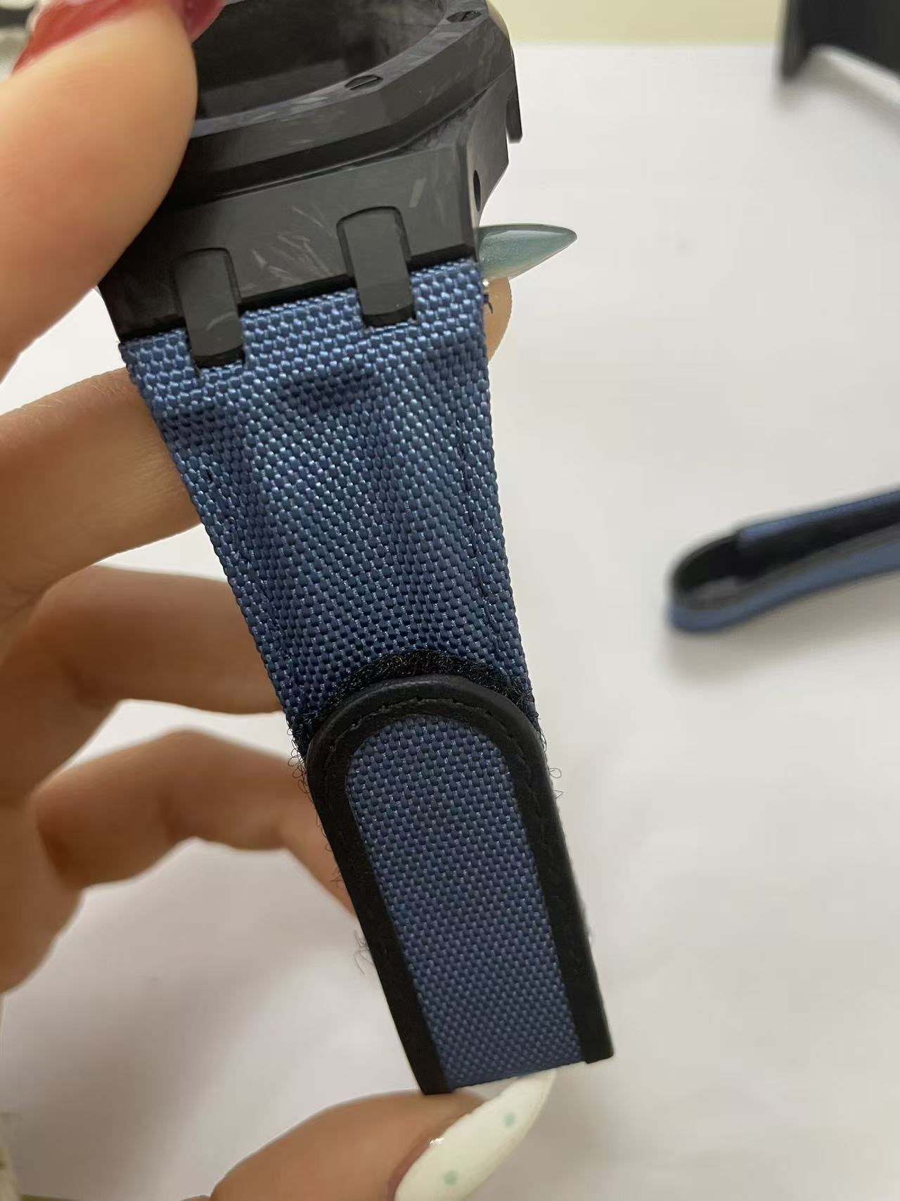 Boîtier en fibre de carbone + bracelet bleu