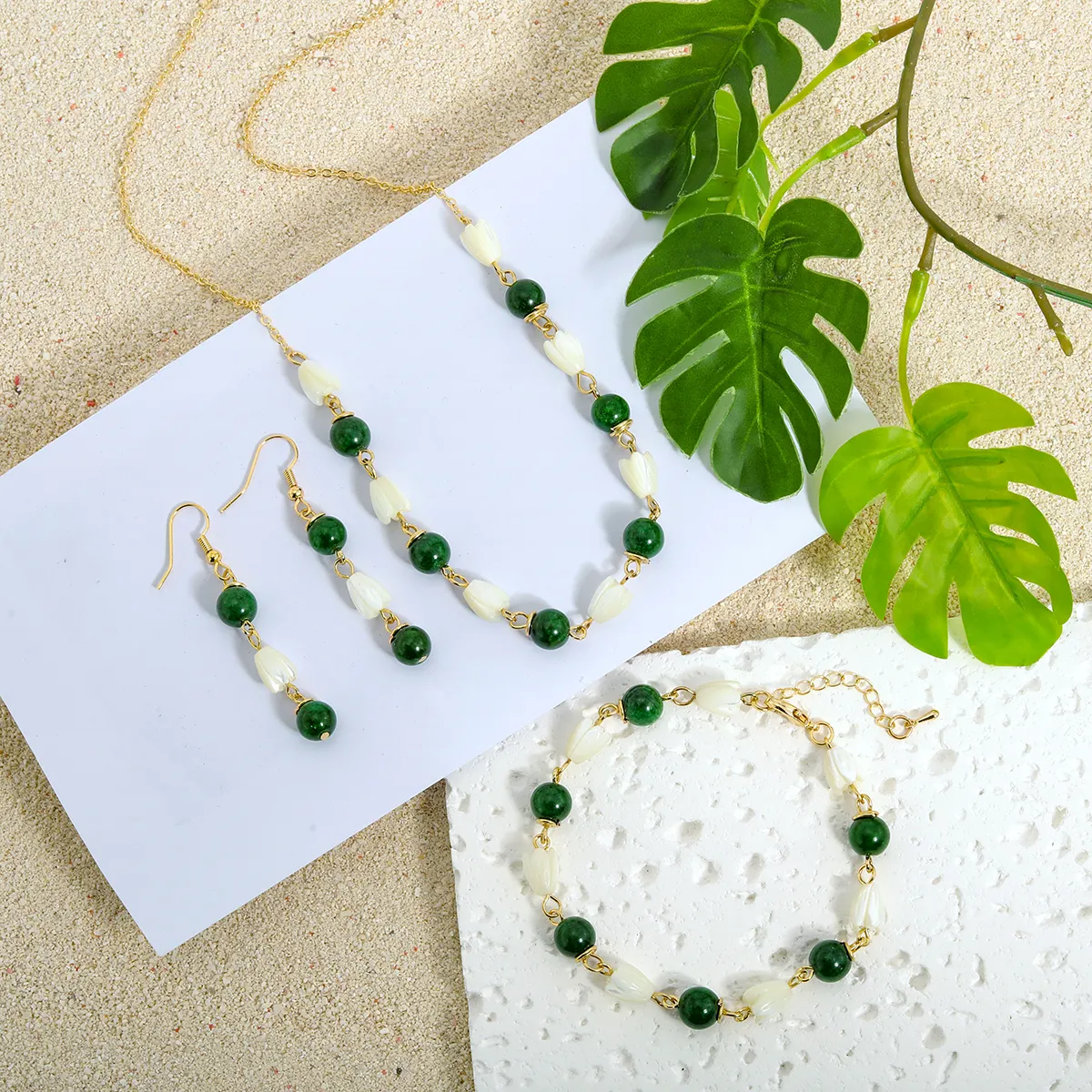 Cuentas de jade verde natural popular Hawaiano de alta calidad fregona madre blanca de perlas pikake Jade conjuntos de joyas