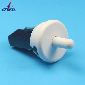 Vendita calda piccolo interruttore a pulsante elettrico da 10mm funzione On-On-Off interruttore in plastica 12V Max. Voltaggio 10A Max. Corrente - Product Image 1