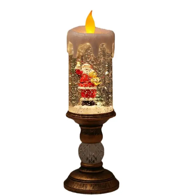 Natal decorado com as velas água-enchidas com luzes interiores do cristal do Natal