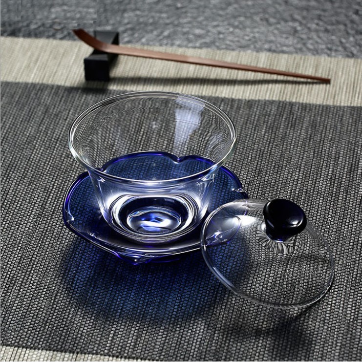 Covered with a blue gaiwan
