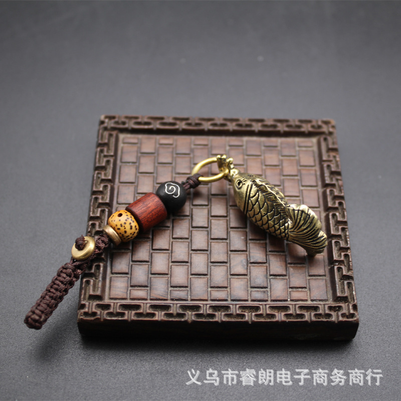 Carpe en cuivre (boucle suspendue en perles de nuage de bon augure noires)