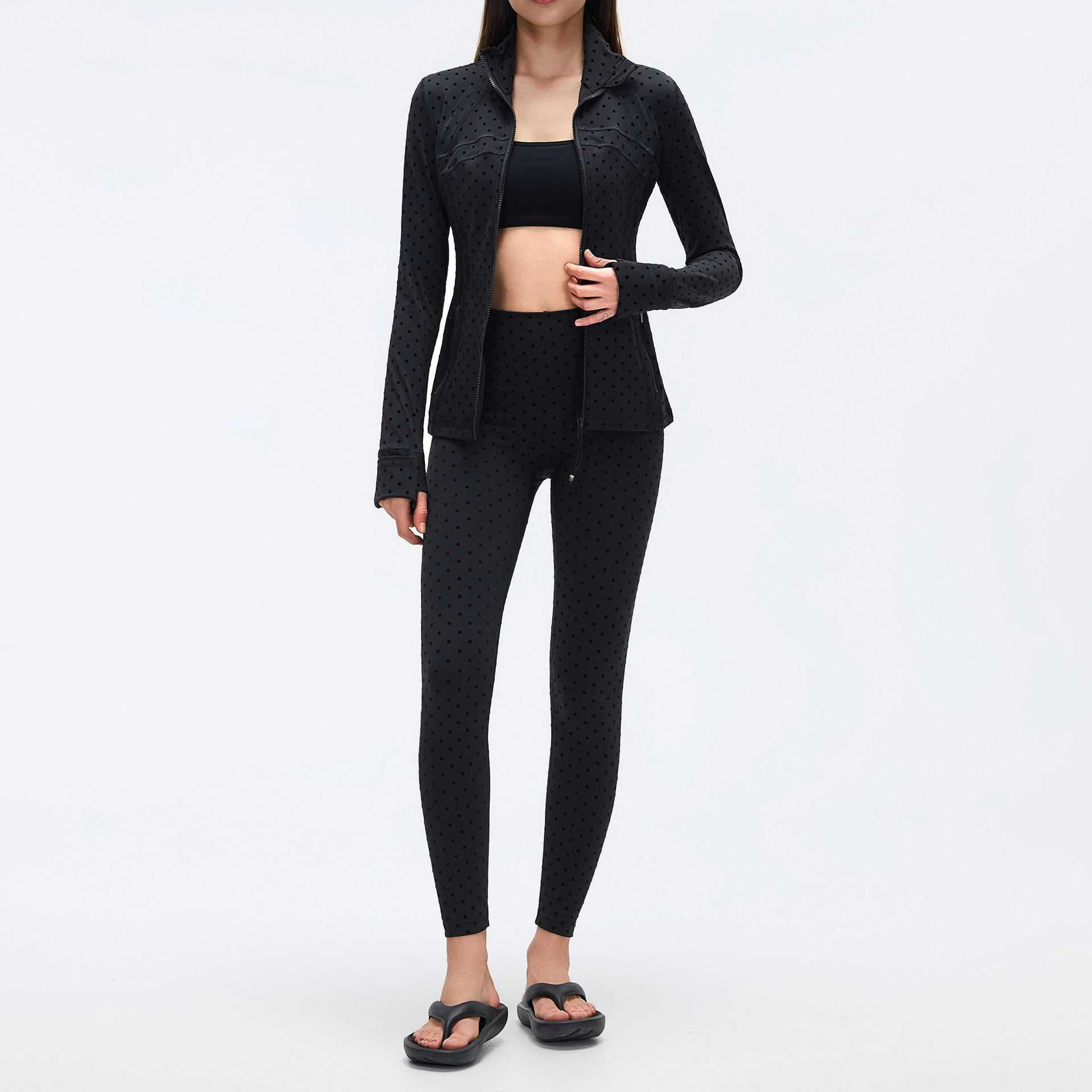 Giacca nera a pois + pantaloni