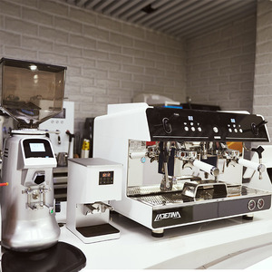Grupo Profissional Três De Nível Superior Máquina De Espresso De Hotel Multicolor Máquina De Café Semi Automática 3 Group - Product Image 6