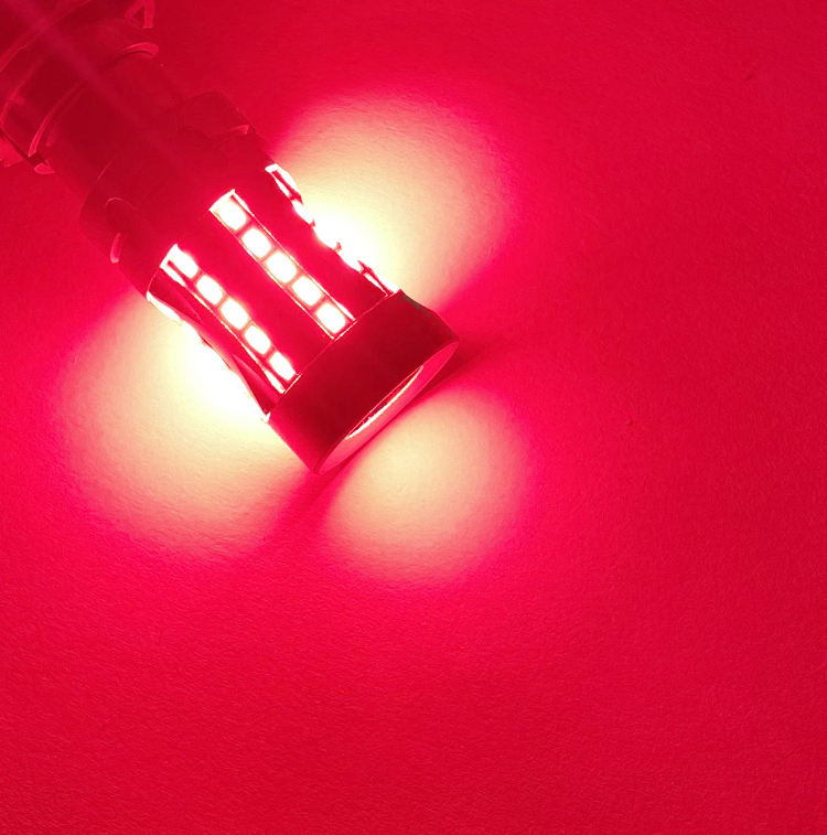 สีแดง