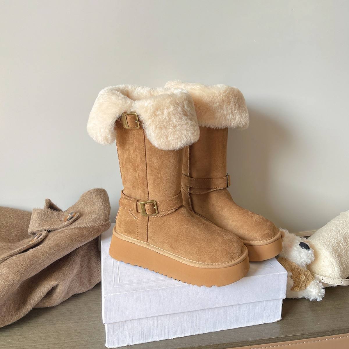 สีน้ำตาล ทรงแบน ยาวถึงเข่า