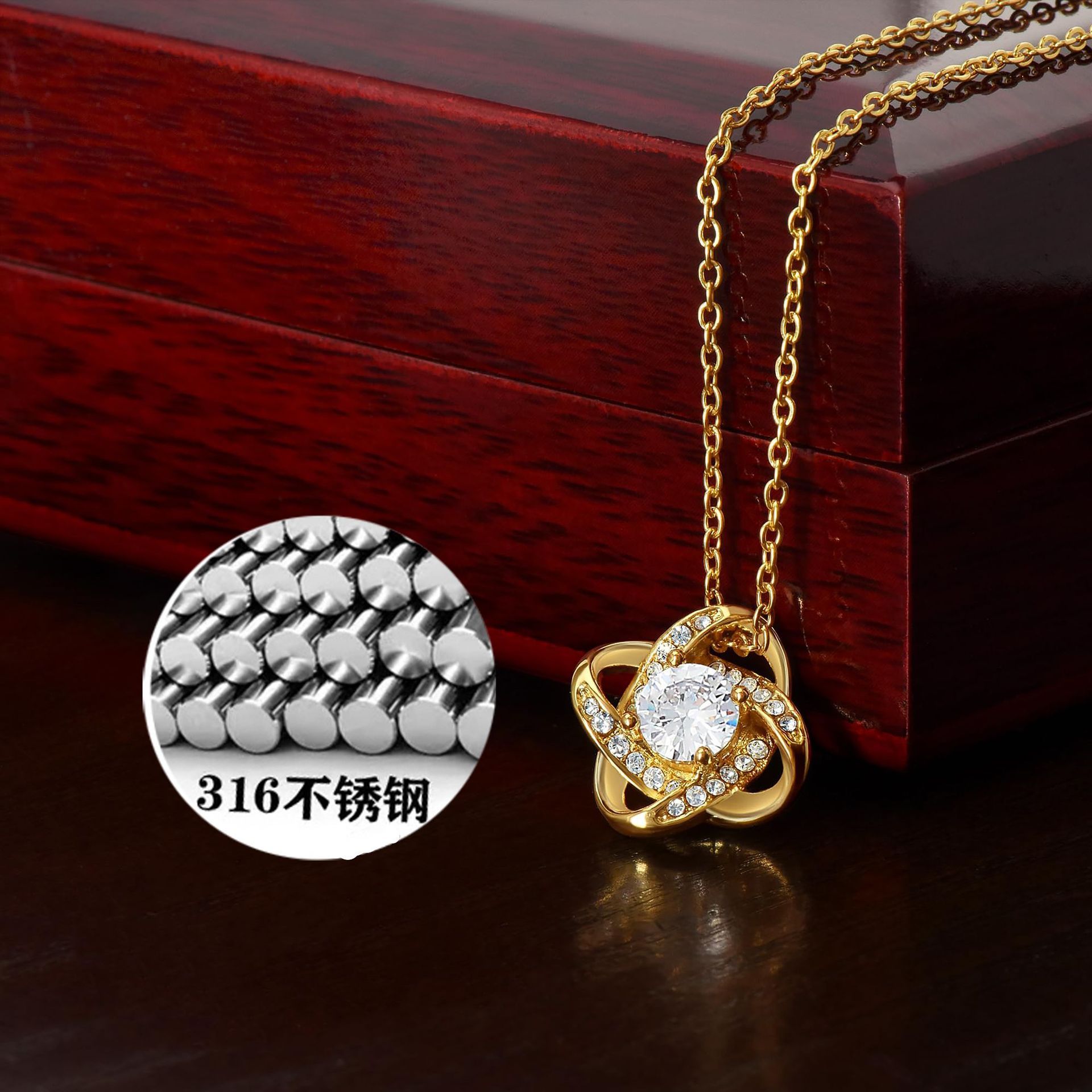 Collana in oro-acciaio inossidabile