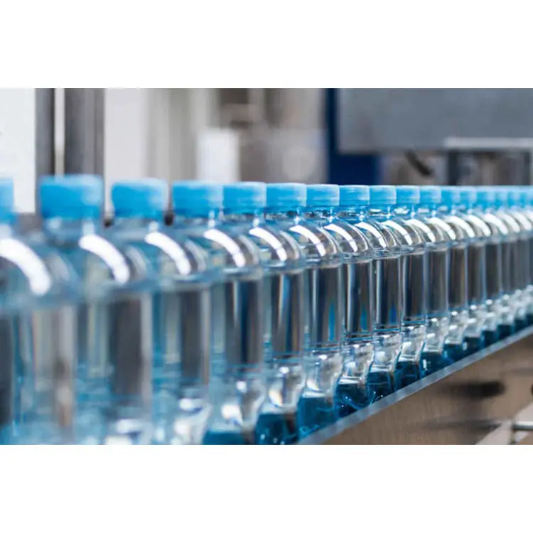 معدات آلية لصنع مياه الشرب المعبأة في زجاجات ماكينة تعبئة المياه المعدنية النقية