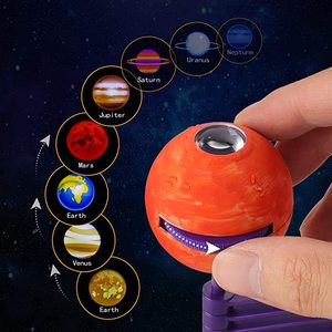 子供のための8つの惑星とペイントとブラシSTEM DIYクラフトを備えた子供用プラネタリウムプロジェクター用ソーラーシステムモデルキット