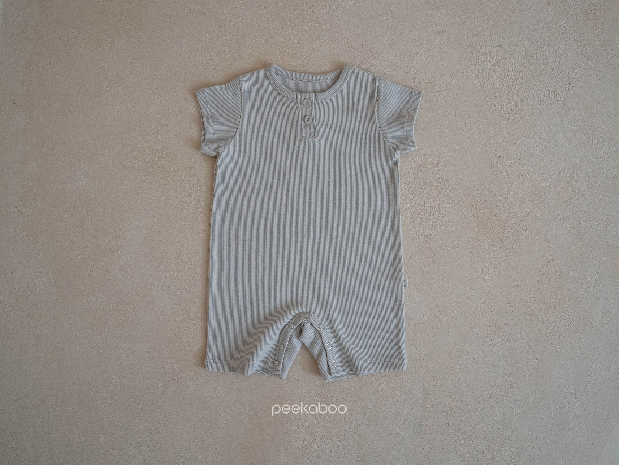 สีเทาอ่อน