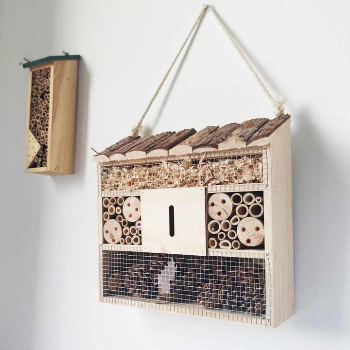Solid Wood Garden Box Insect Pets Feeder Carrier Nice Insect House Hotel Cages Outside Butterfly Bird Bee Insect Box Nest