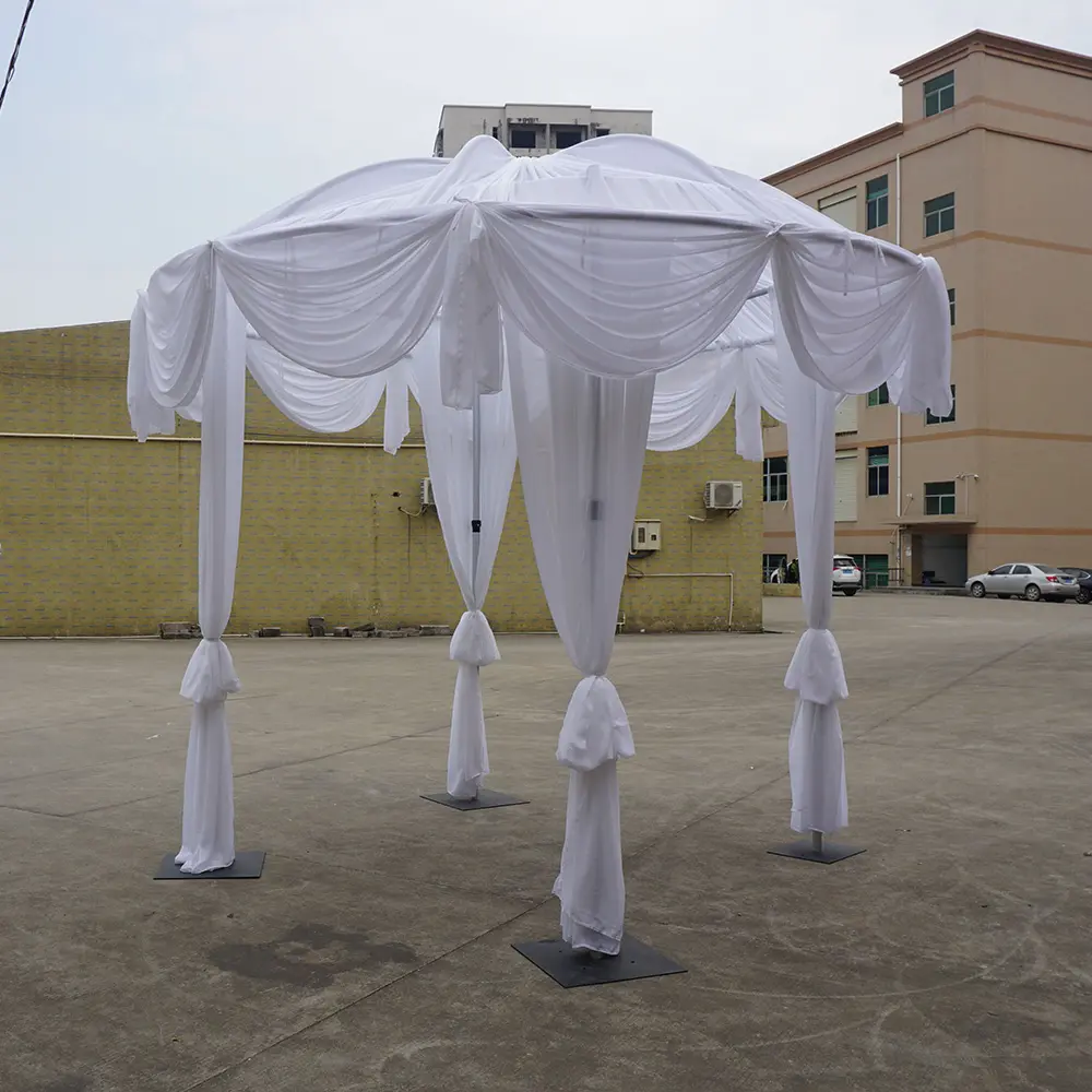 Использованные белые рамки для свадебного фона и драпировки для свадебного фона дизайн