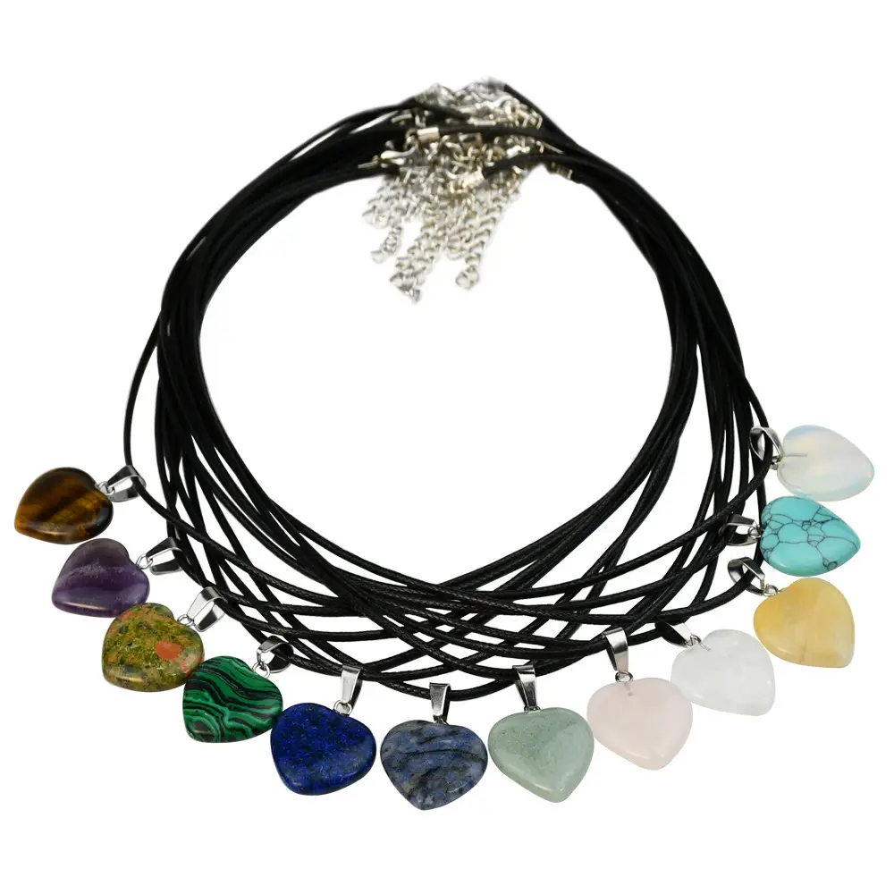 Collier pendentif corde en cuir noir de conception simple Collier coeur en pierre naturelle cristal