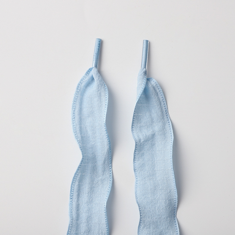 Cordones de zapatos con hojas de loto azul