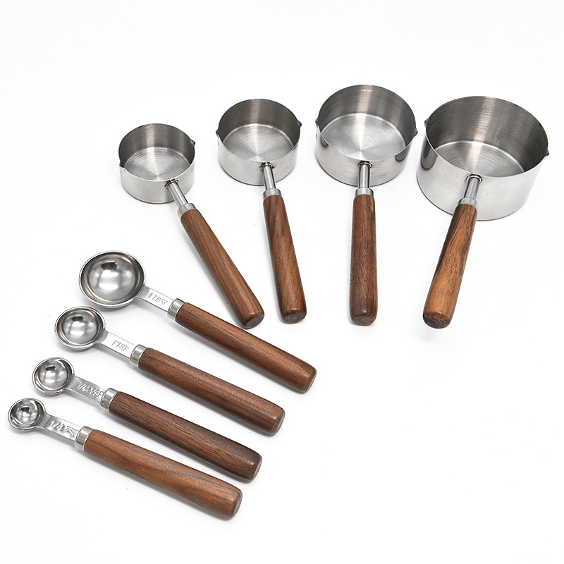 8 pièces Tasse et cuillère argentées + manche en noyer