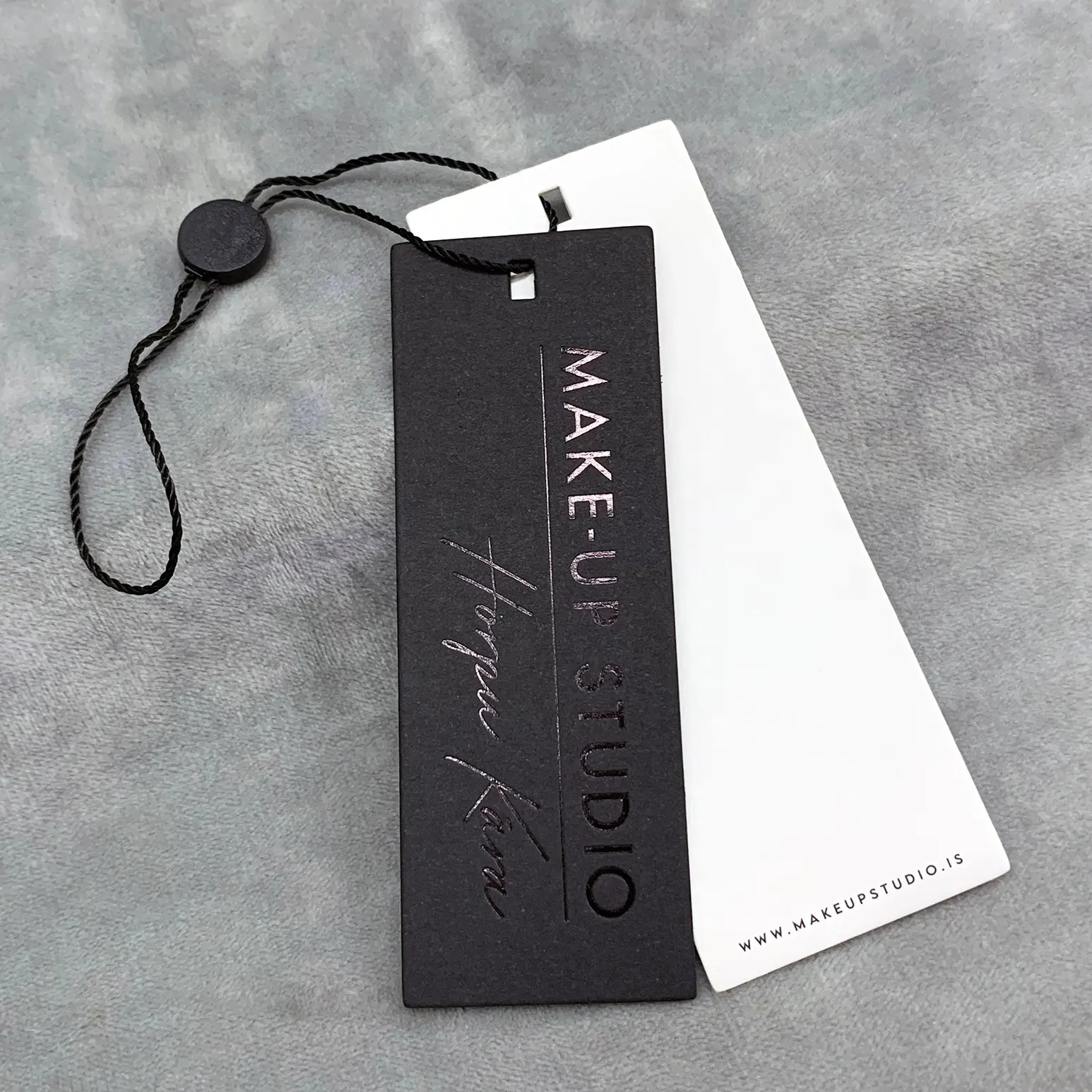 Etiqueta colgante en relieve personalizada Etiquetas colgantes de marca de regalo de cartón especial para etiquetas de ropa