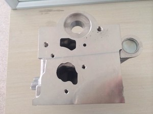 真新しいK9Kシリンダーヘッド908521 OEM 7701473181 7711134922 for RENAULT Clio Kangoo 1.5DCIディーゼルエンジン