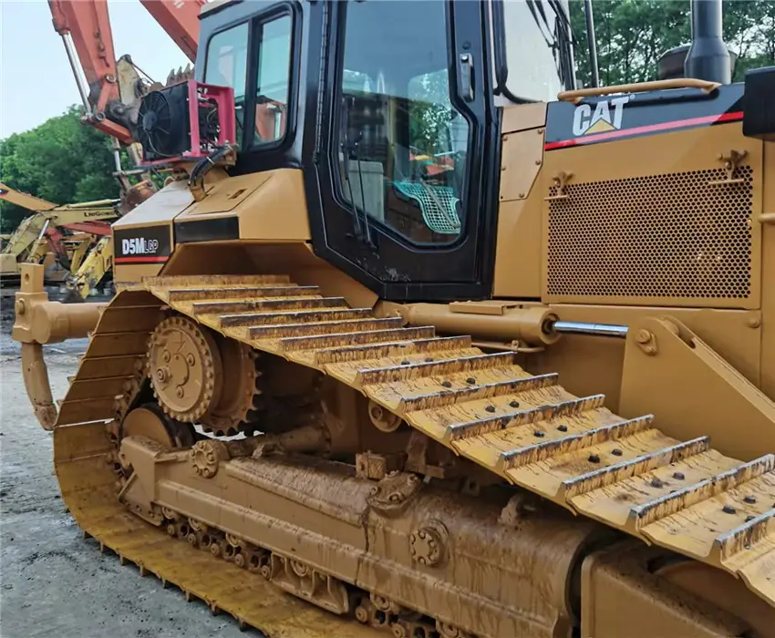 Il giappone ha realizzato un bulldozer Caterpillar D5M LGP bulldozer CAT D5 usato in vendita