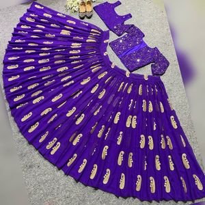 即将到来的印度设计师宝莱坞风格的女性婚礼lehenga choli批发价 - Product Image 2