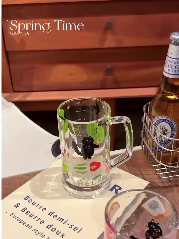 Chope de bière Petit chat noir (printemps)