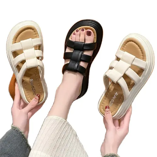 2024 새로운 샌들 여성 착용 여름 여성 신발 플랫 부드러운 밑창 편안한 간단한 플랫 비치 로마 샌들