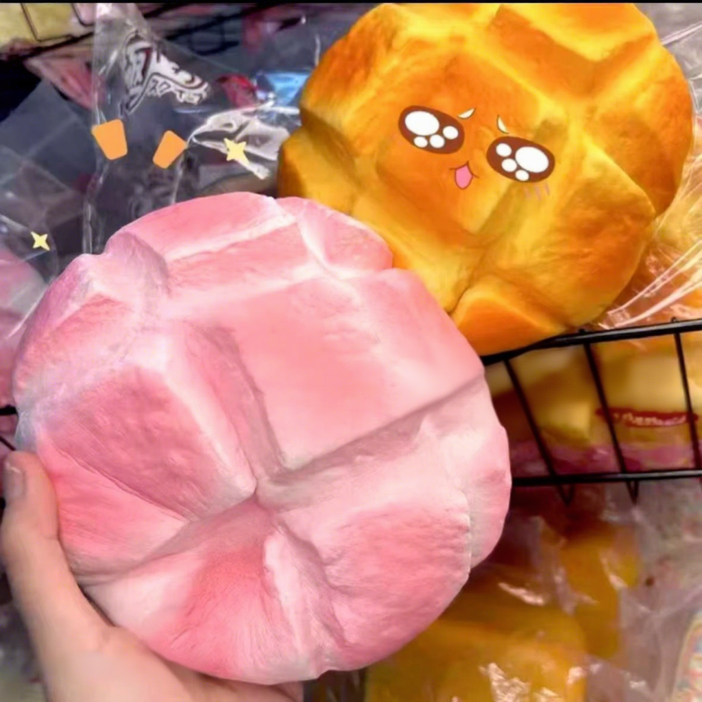 Pellizco de bollo de piña amarilla