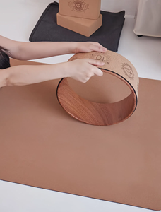 Chất Lượng Cao Tự Nhiên Nút Chai Phong Trào Yoga Bánh Xe Trở Lại Con Lăn Grip Backbend Kháng Khuẩn Bền Yoga Di Động Đạo Cụ Biểu Tượng Tùy Chỉnh - Product Image 4