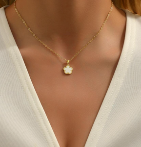 ファッションネックレスエナメルフラワージュエリーペンダントネックレス女性用ファッショナブルなラッキーフラワーピンクカラフルカラーデオロムヘール