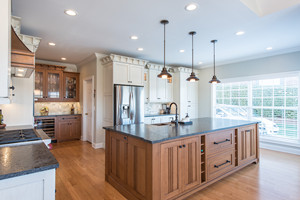 خزانات مطبخ بيضاء حديثة مصنوعة من خشب القيقب الصلب بتصميم بسيط كلاسيكي بتصميم بسيط من الولايات الشمالية - Product Image 4