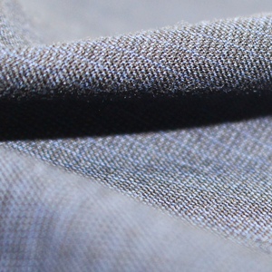 Sang Trọng Chải Kỹ Dài Chủ yếu Cotton-Cupro Sợi Nhuộm Vải Màu Xanh Hải Quân Trọng Lượng Nhẹ Suiting Cho Áo Khoác, Ăn Mặc Quần & Quần Giản Dị - Product Image 4