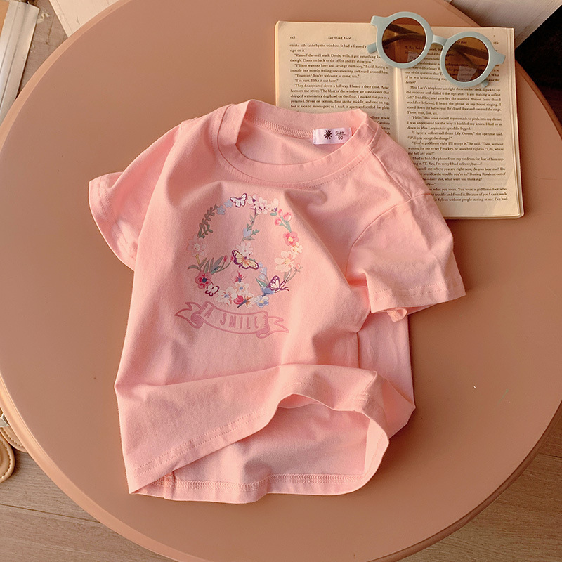 Ghirlanda di farfalle rosa vivace.