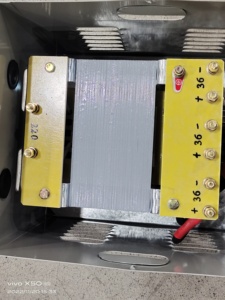 Transformador de iluminación portátil compacto 380V Salida 220V Entrada 50/60Hz Potencia Tres frecuencias eficientes confiables - Product Image 6