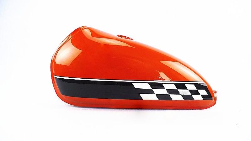 ถังน้ำมันลายดอกส้ม