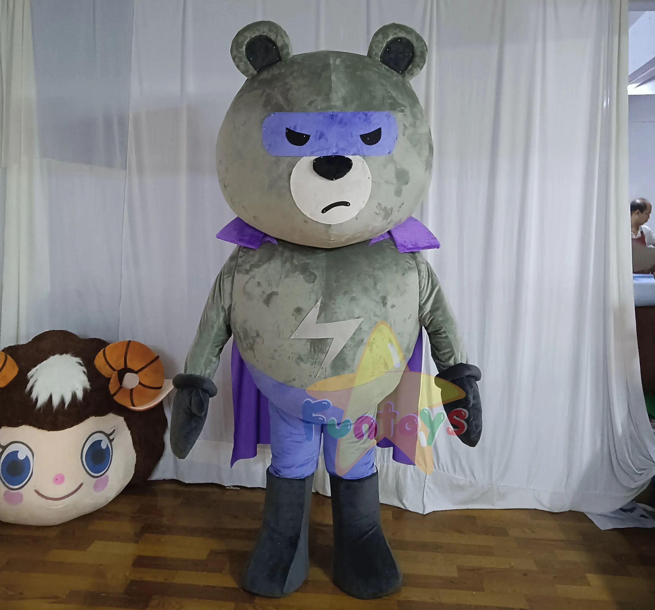 Funtoys kundenspezifischer Teddybär Karikatur-Tier Erwachsenen-Lichtschneebär Maskottchen Kostüm für Werbekampagne