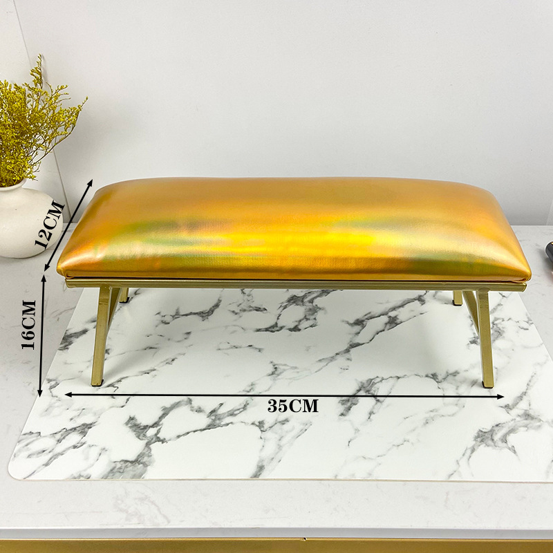 oreiller doré + tapis en marbre