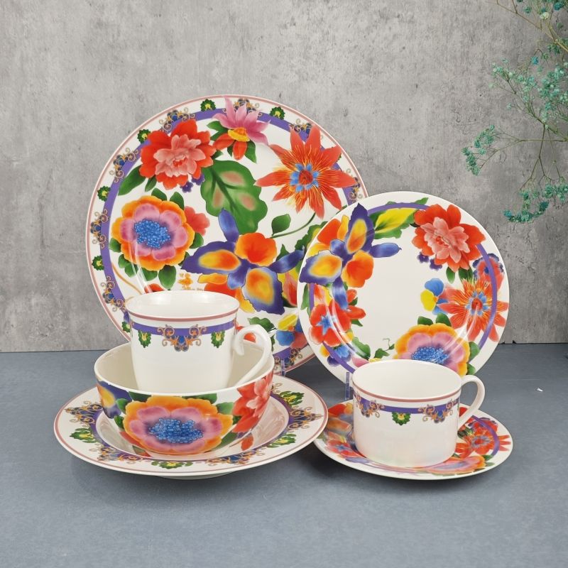 New Bone China Fancy Flower Pattern Design 30pcs Ceramic Tableware Set Luxury Dinner Set For Party 2