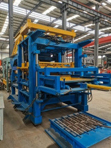 Máquina de fabricación de ladrillos totalmente automática de cemento hidráulico, línea de producción de máquina de fabricación de bloques de enclavamiento de hormigón, tipo de línea de producción - Product Image 3