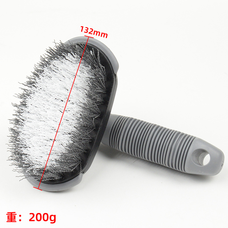 Brosse à pneus courbée