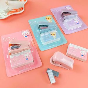 Papeterie scolaire de haute qualité mignon Kawaii Portable en plastique Mini agrafeuse en papier étudiants petites agrafeuses - Product Image 3