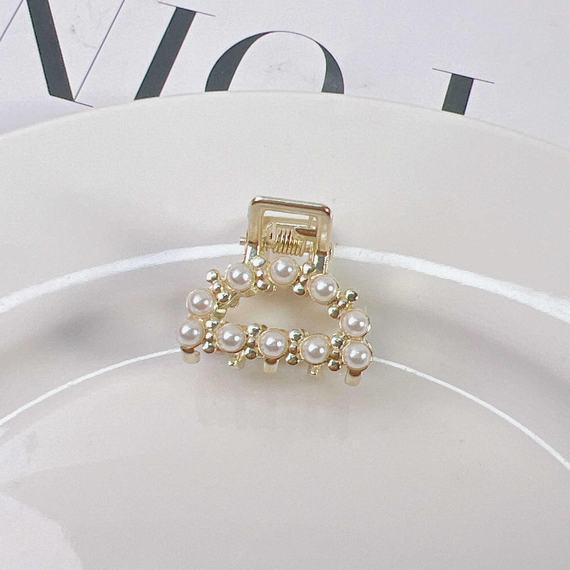 Pearl half-circle