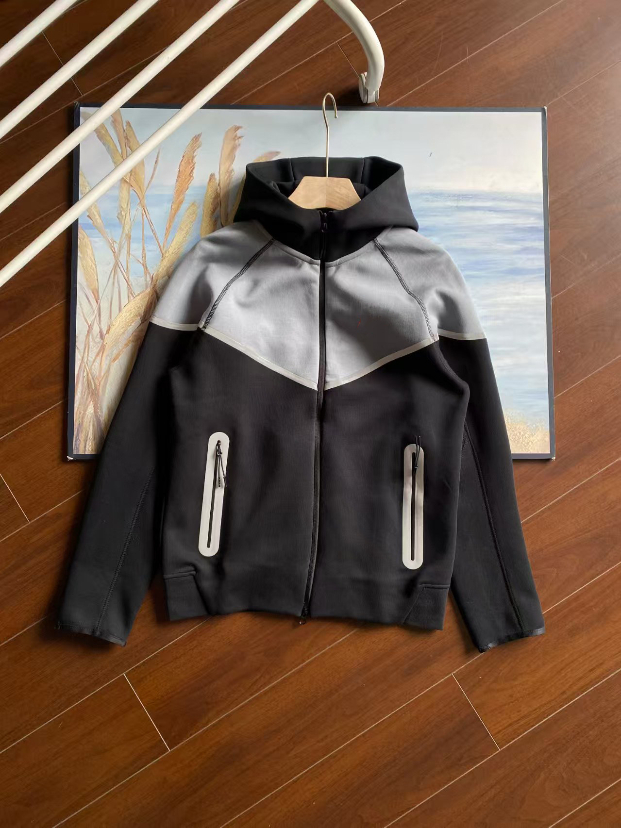 Felpa con cappuccio grigio nero