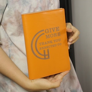 Diario agradecido personalizado barato para diario agradecido con objetivos tienda de estudiantes de viaje Bellroy diseñador de tapa blanda diario agradecido - Product Image 2