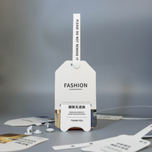Perfume con logotipo personalizado de fábrica más popular, papel ecológico, etiqueta colgante de joyería pequeña redonda negra con cuerda elástica