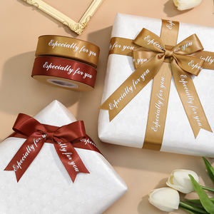 Lazo de cinta elástica de satén decorativo de lujo con estampado personalizado, poliéster prefabricado para bodas con logotipo y caja de regalo, lazo de cuerda - Product Image 1