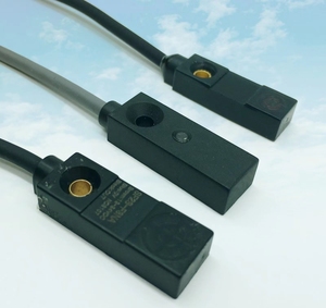 10-30V DC quadrato sensore di prossimità per il rilevamento di metallo, PNP di uscita, distanza di rilevamento di 5mm - Product Image 1